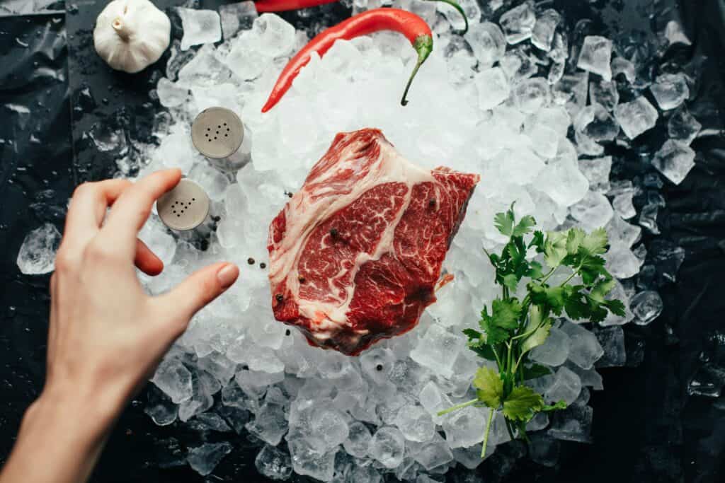 冷藏牛肉 Photo by Victoria Shes on Unsplash